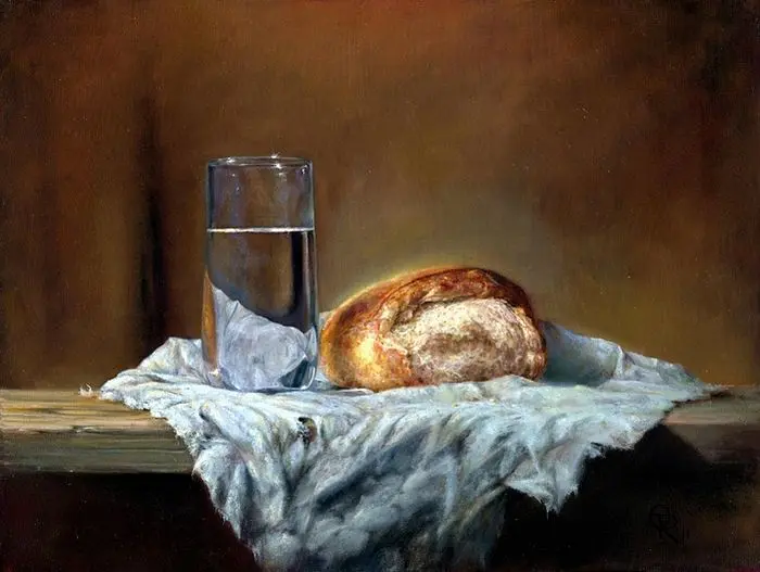 Wasser und Brot auf einem Tischtuch