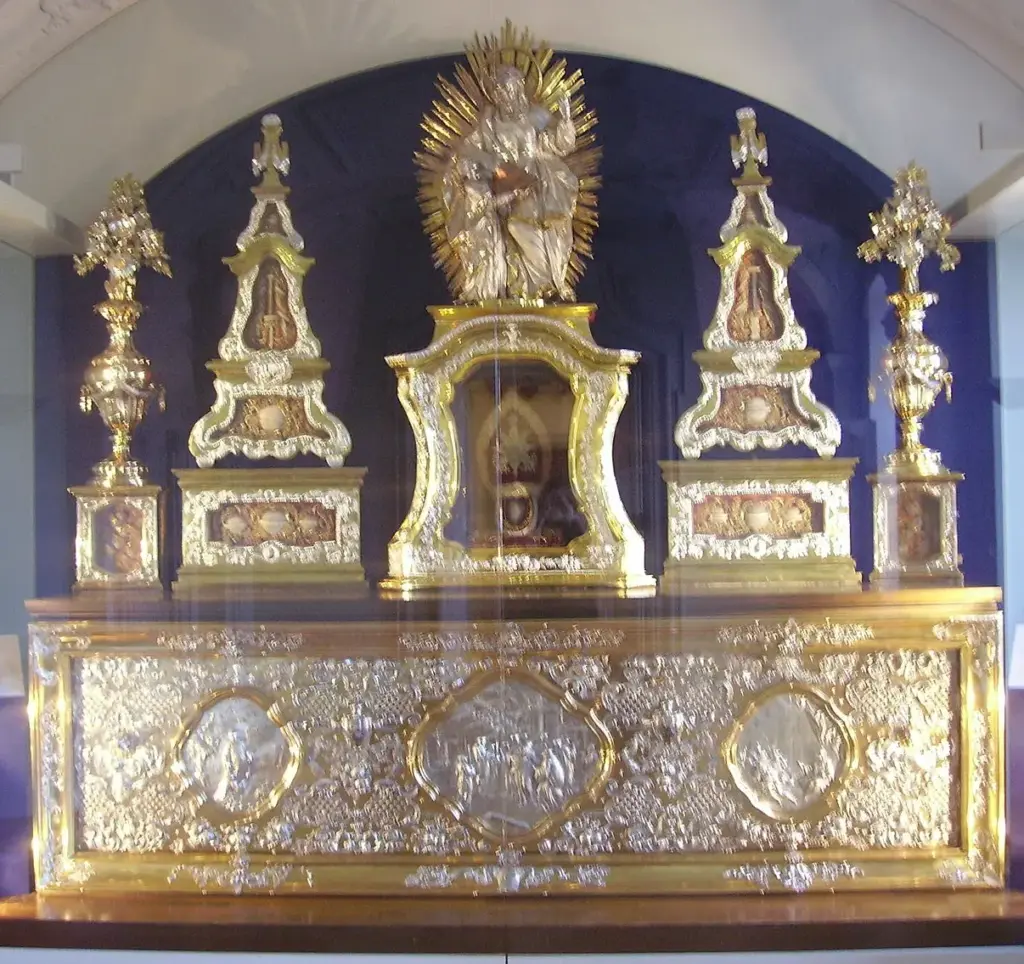 Der silberne Altar im Dommuseum Fulda